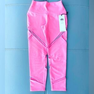 NWT! ALO Yoga High-Waist Mesmerize Capri in Macaron Pink Size XXS